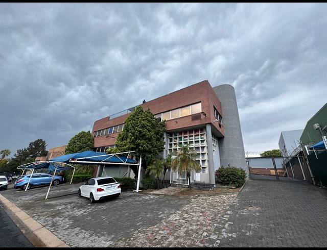1,350M² WAREHOUSE FOR SALE IN EASTGATE